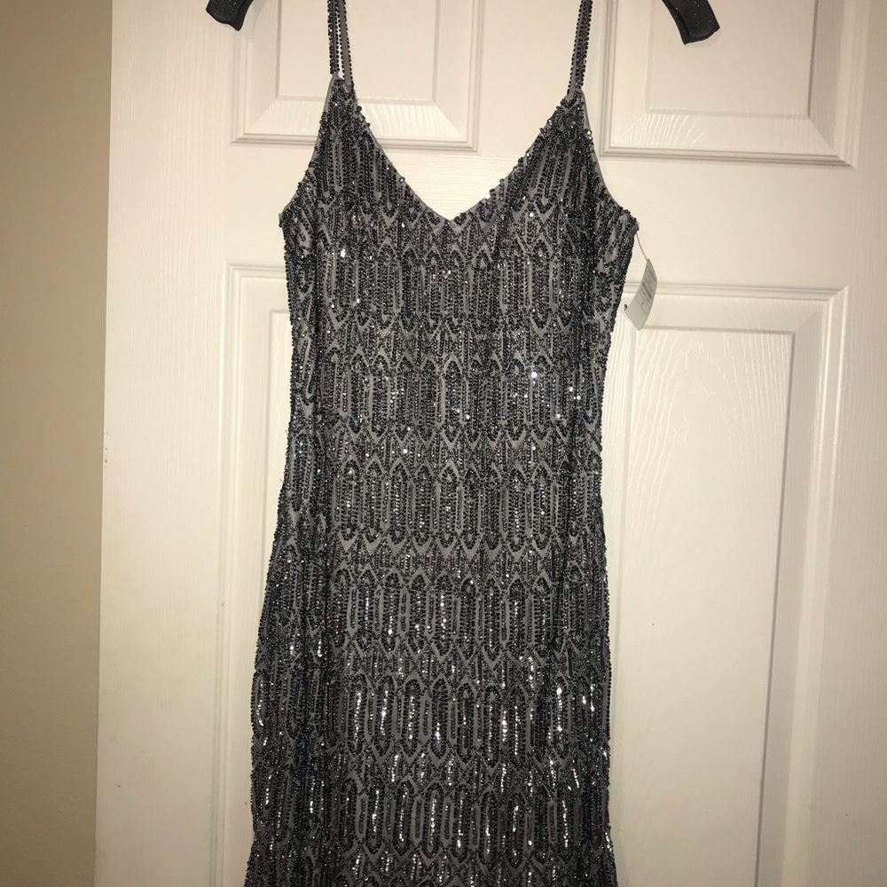 🆕Elegant short beaded dress for many occasions.